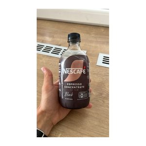 NESCAFÉ ESPRESSO CONCENTRATE STYLE Black Instantkaffee, Arabica- und Robustabohnen mild, 16 x 30,0 ml
