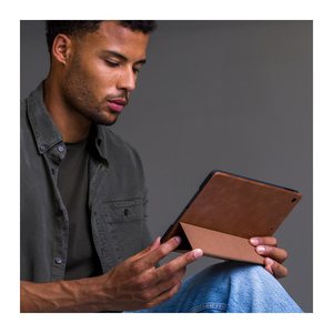 dbramante1928 Risskov Tablet-Hülle für Apple iPad Air 10.9" braun